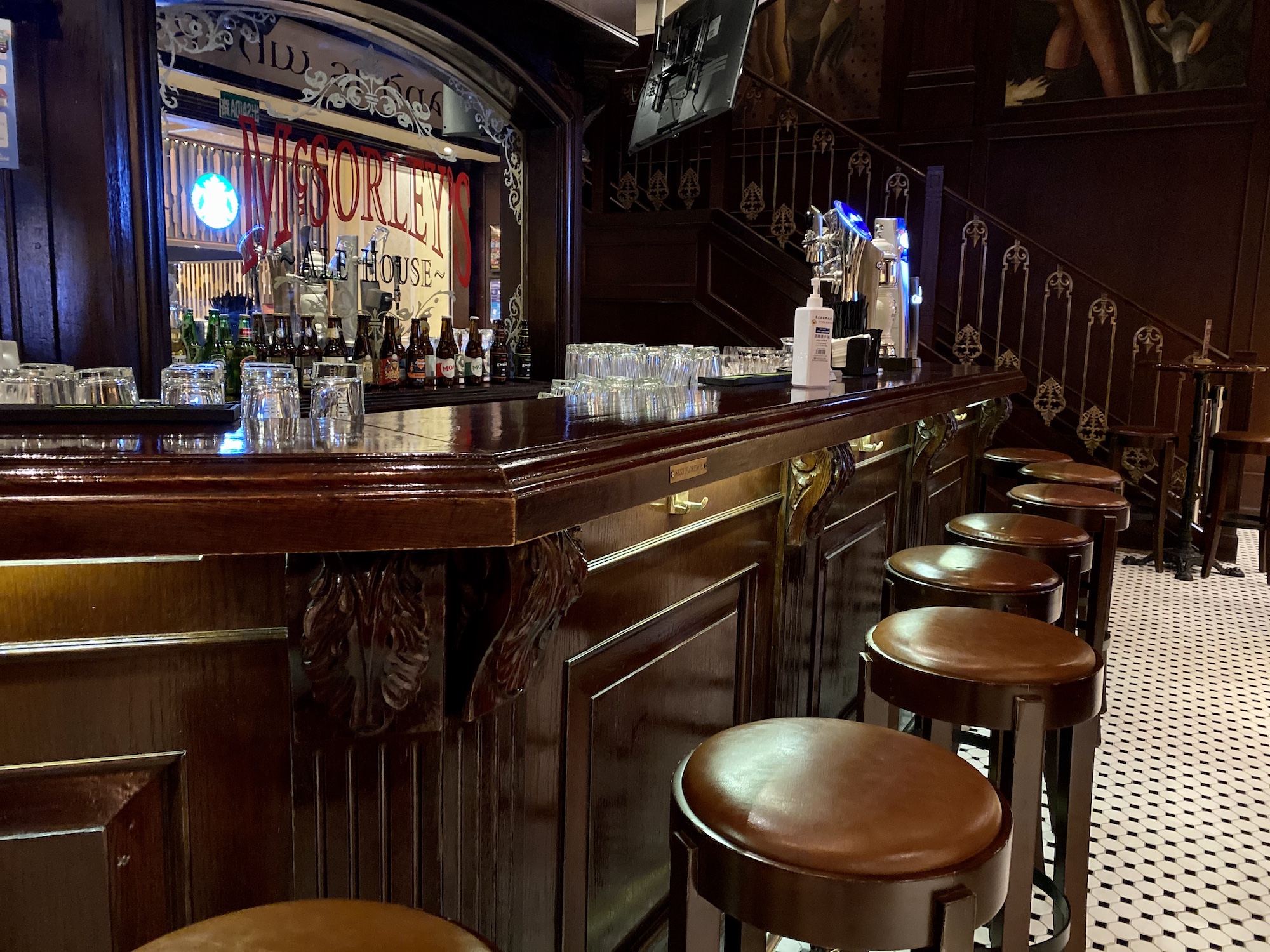 mcsorleys ale house venetian macau lifestyle bar counter