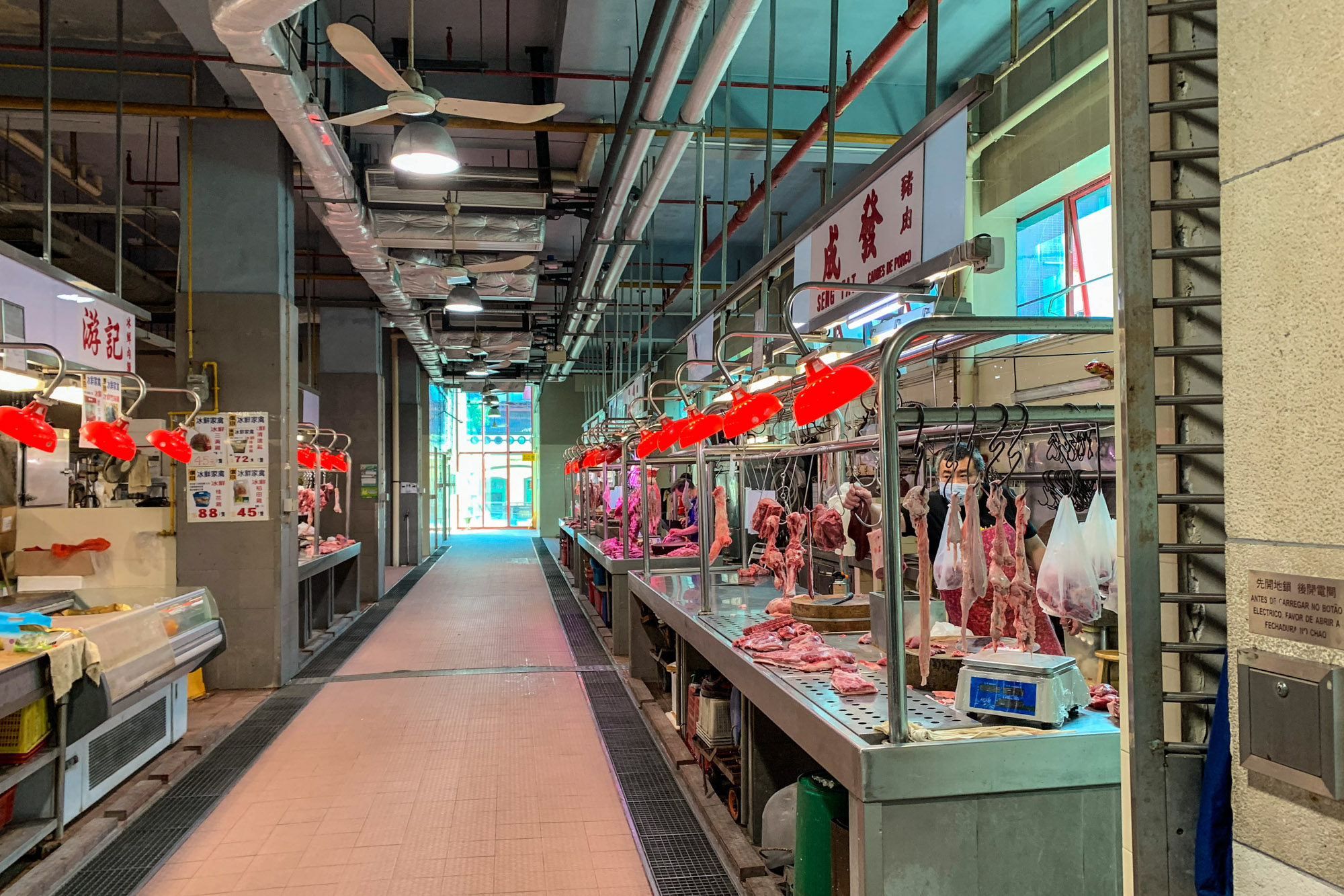 Sao Domingos Market Meat Produce Left View Macau Lifestyle