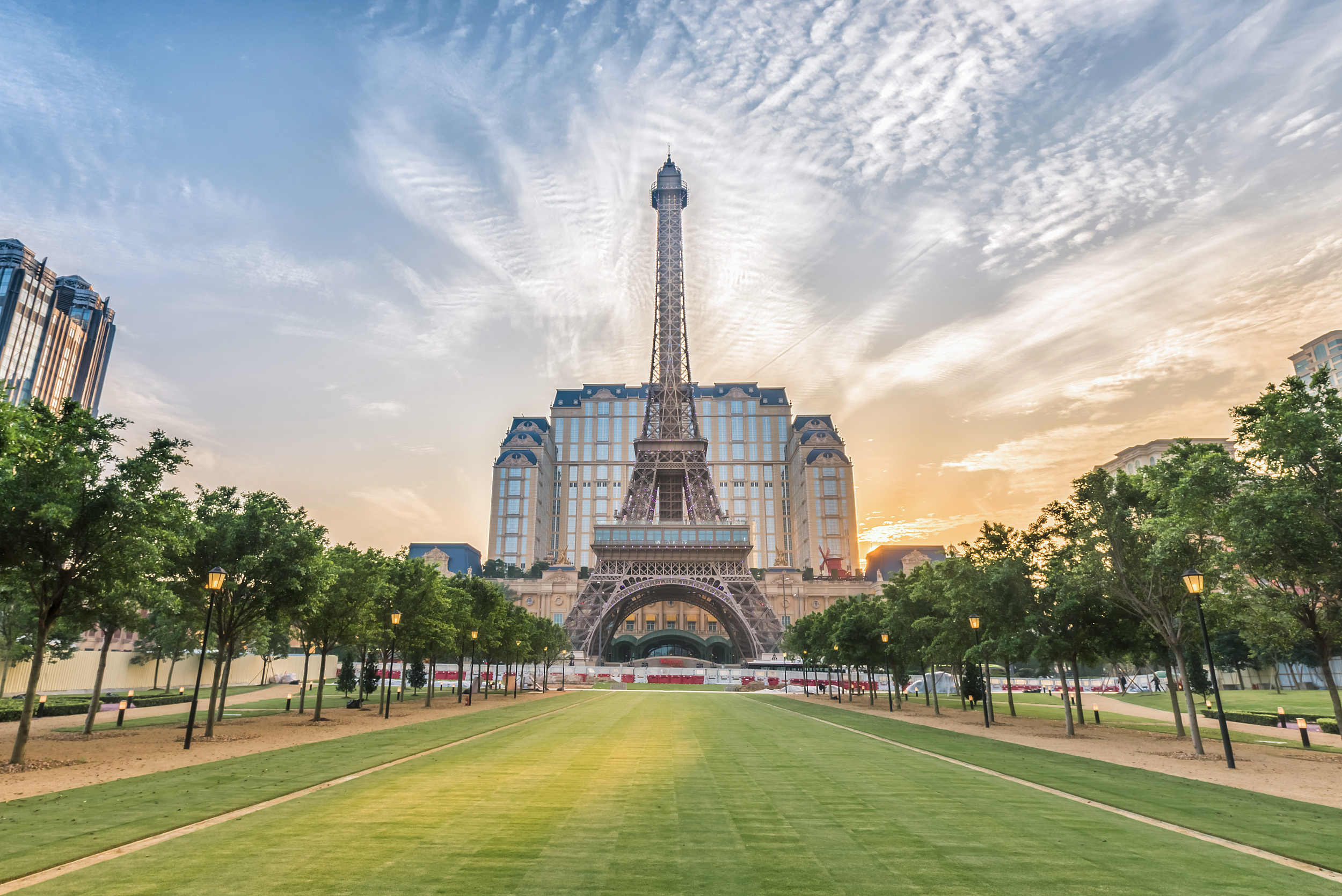 Parisian Macao Lawn