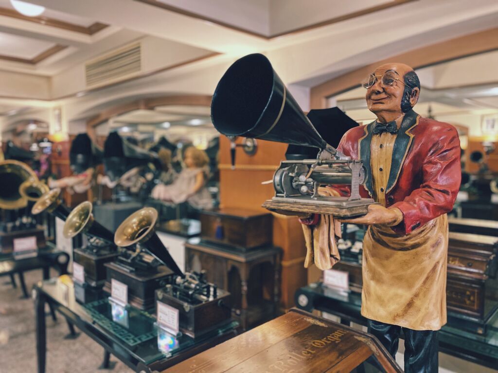 sound-of-century-vintage-sound-machines-museum
