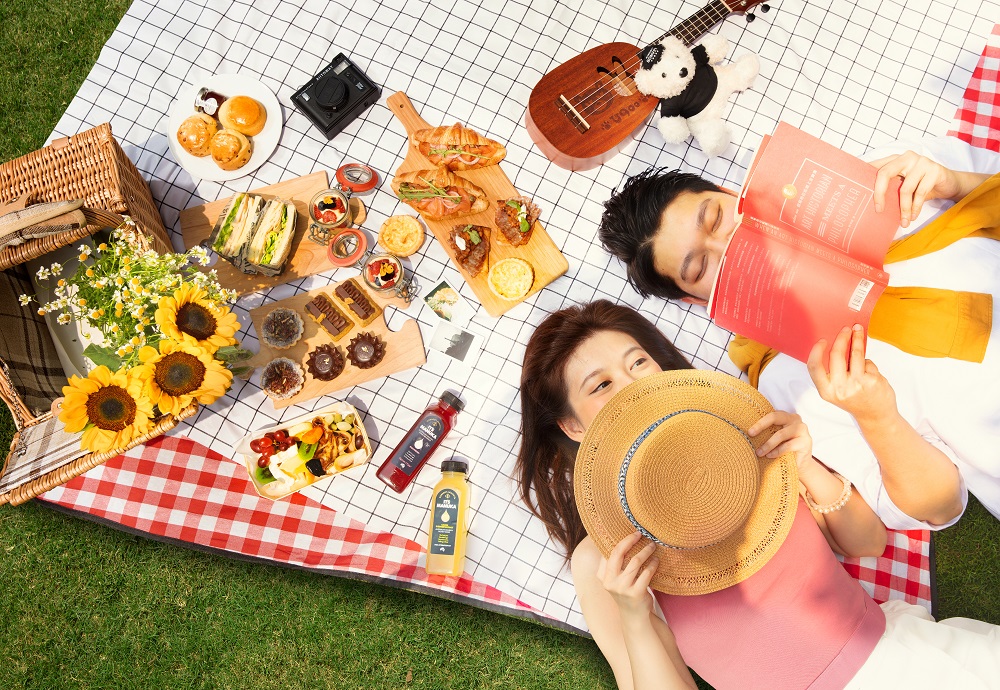 Food and Couple Picnic A Date with Spring Picnic Experience at Sheraton Grand Macao