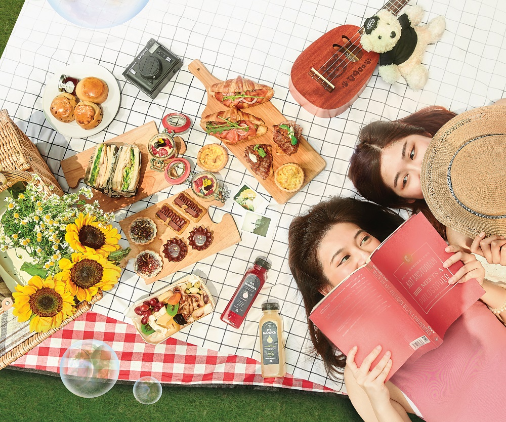 Food and Two Girl Friends A Date with Spring Picnic Experience at Sheraton Grand Macao
