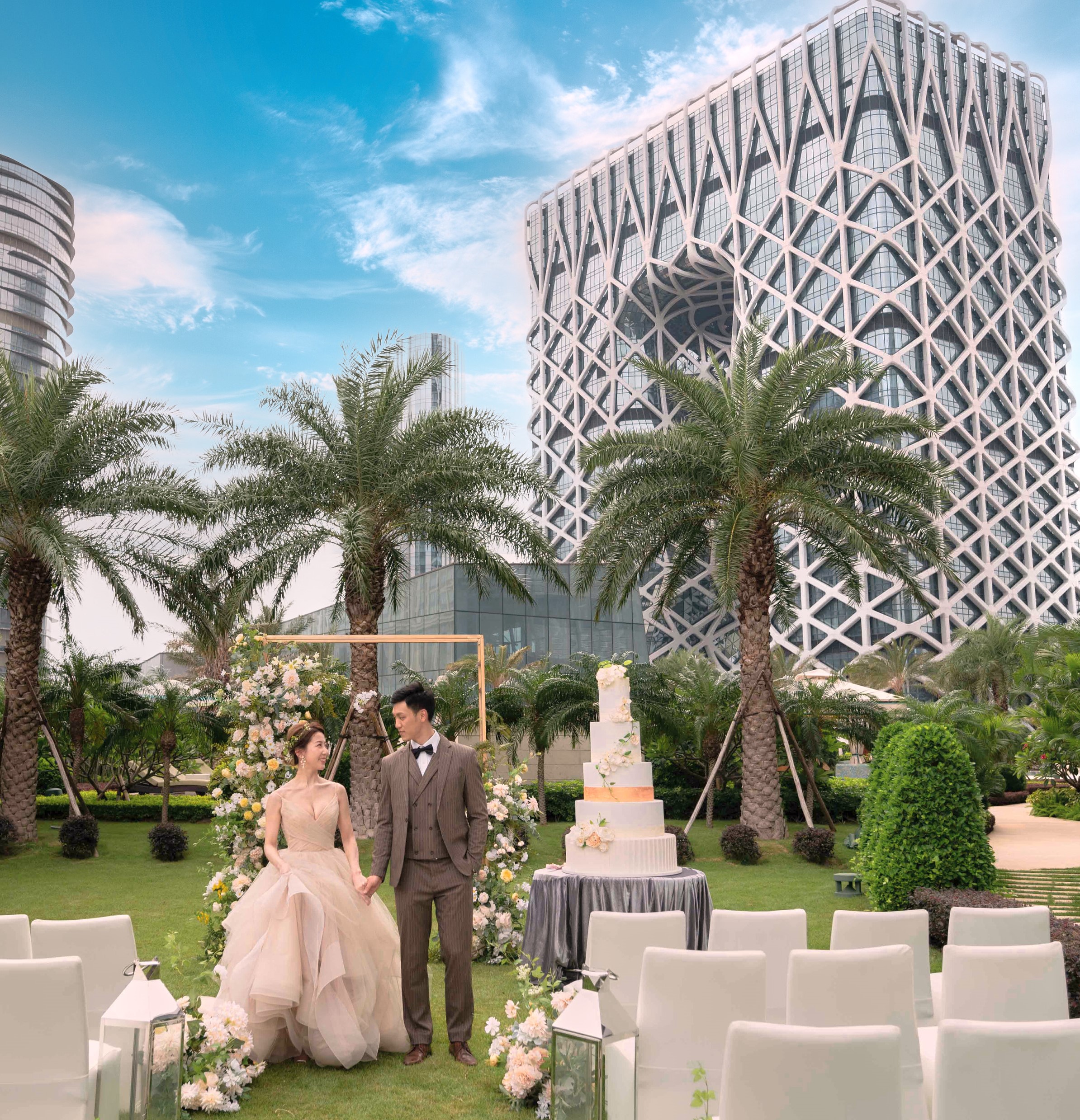 Grand Hyatt Macau Wedding couple at Outdoor green lawn