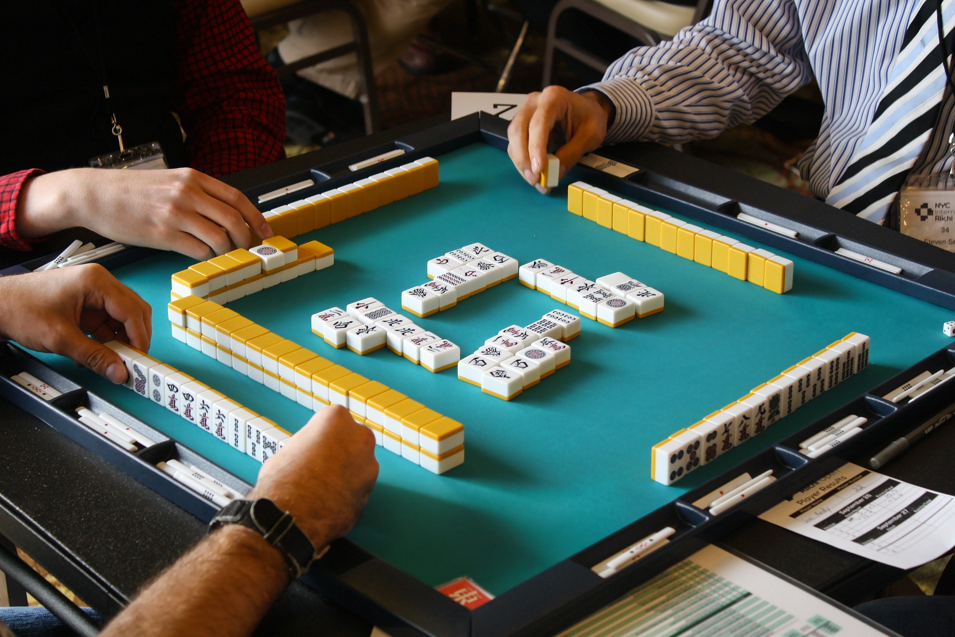 People playing mahjong credits pizabay