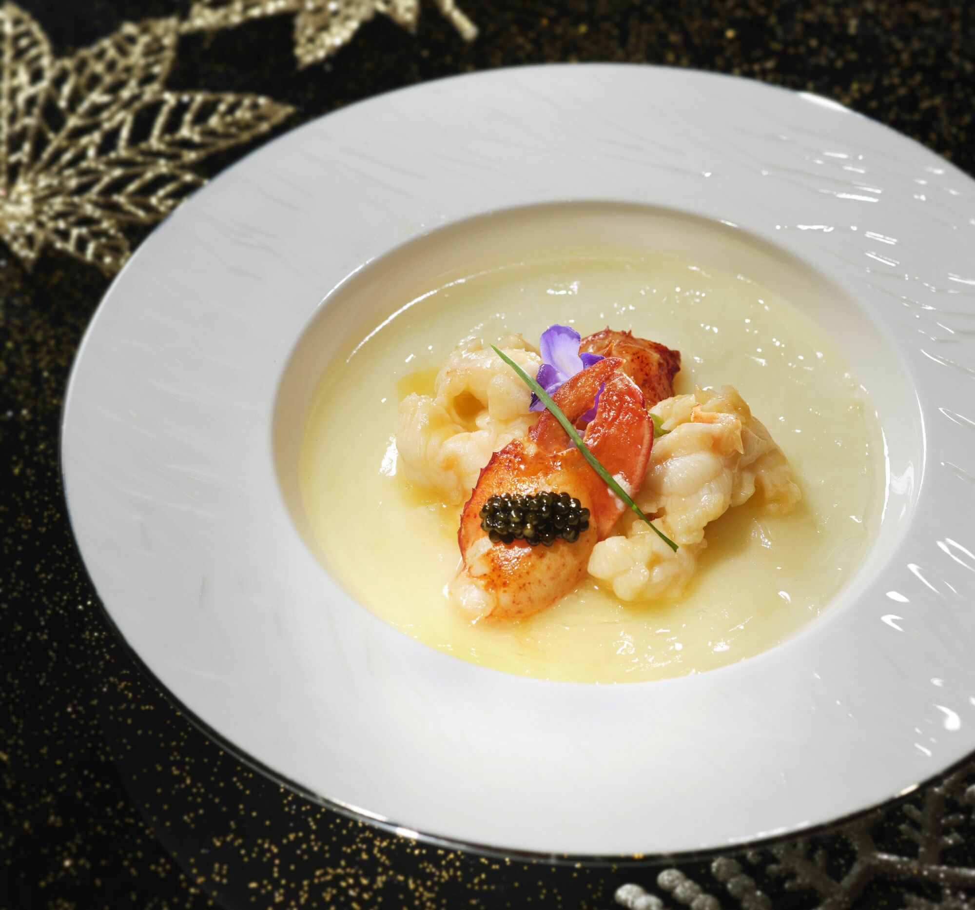 Lai Heen – Christmas Degustation Dinner – Steamed Boston Lobster with Egg White topped with Caviar – 麗軒 – 普天歡慶盛宴 – 黑魚籽青背龍蝦蒸蛋白